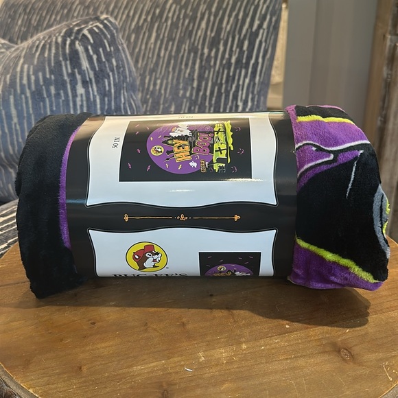 Buc-ee’s Halloween 2024 Hey Boo Throw  Blanket NWT Last one - Picture 3 of 5